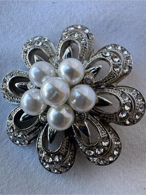 Pearl Cluster Silver Floral Brooch - Women's Jewelry
